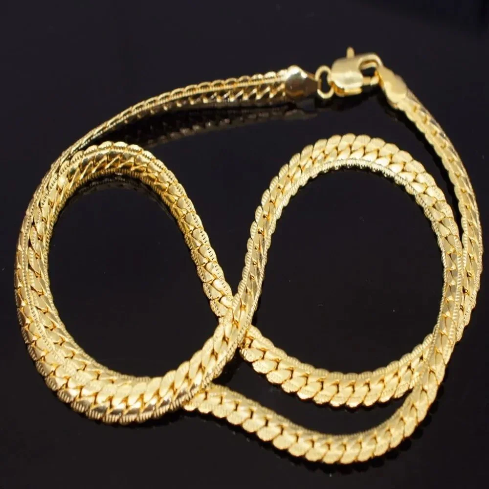 Stunning 20 Inch Snake Bone / Sideways Necklace, 18k. Yellow Gold